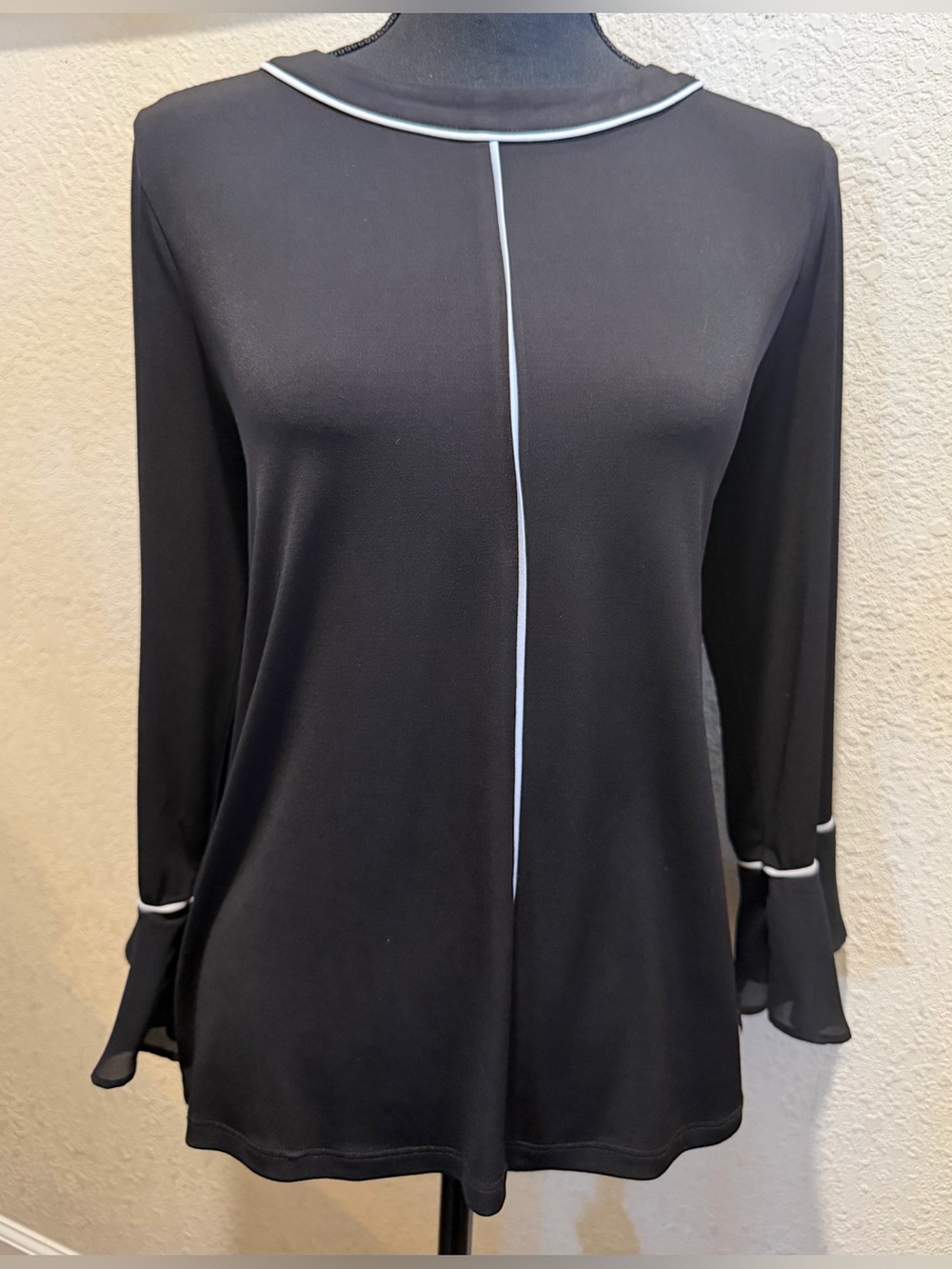 Anne Klein Black Long-Sleeve Top with White Piping